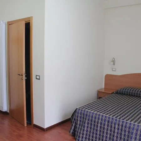 Luna Blu Μόντικα