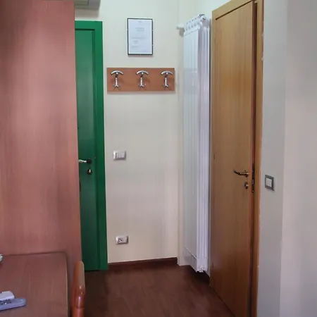 Luna Blu Μόντικα