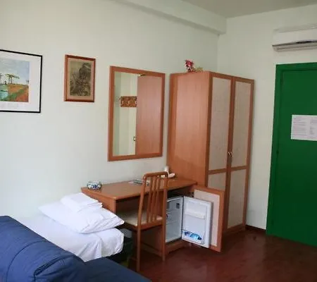 Luna Blu Μόντικα