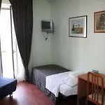 月亮神蓝光住宿加早餐旅馆 3*